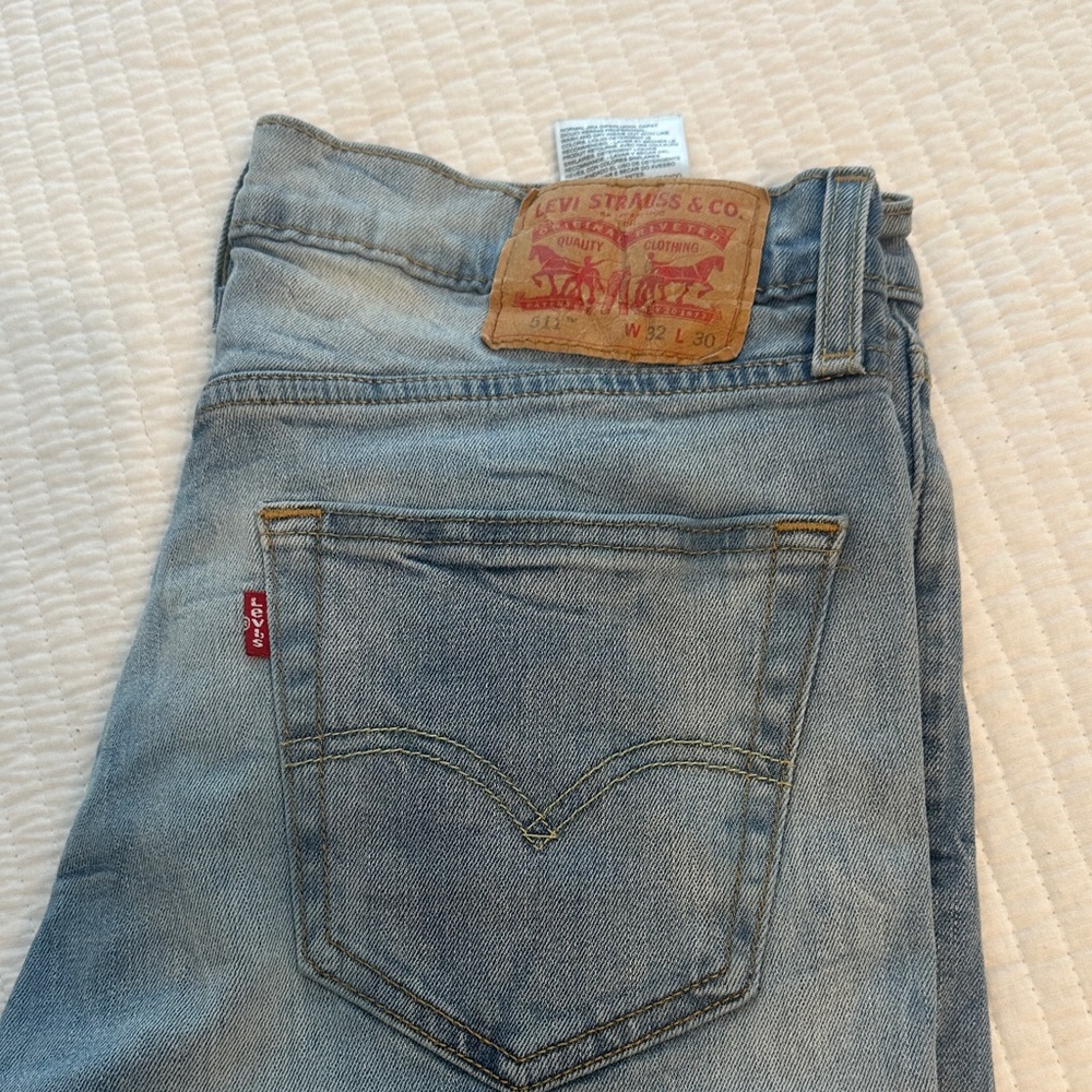 Levi's Men's Light Blue Relaxed Jeans